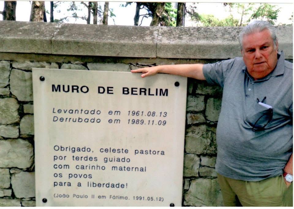 Aristóteles Drummond no Muro de Berlim