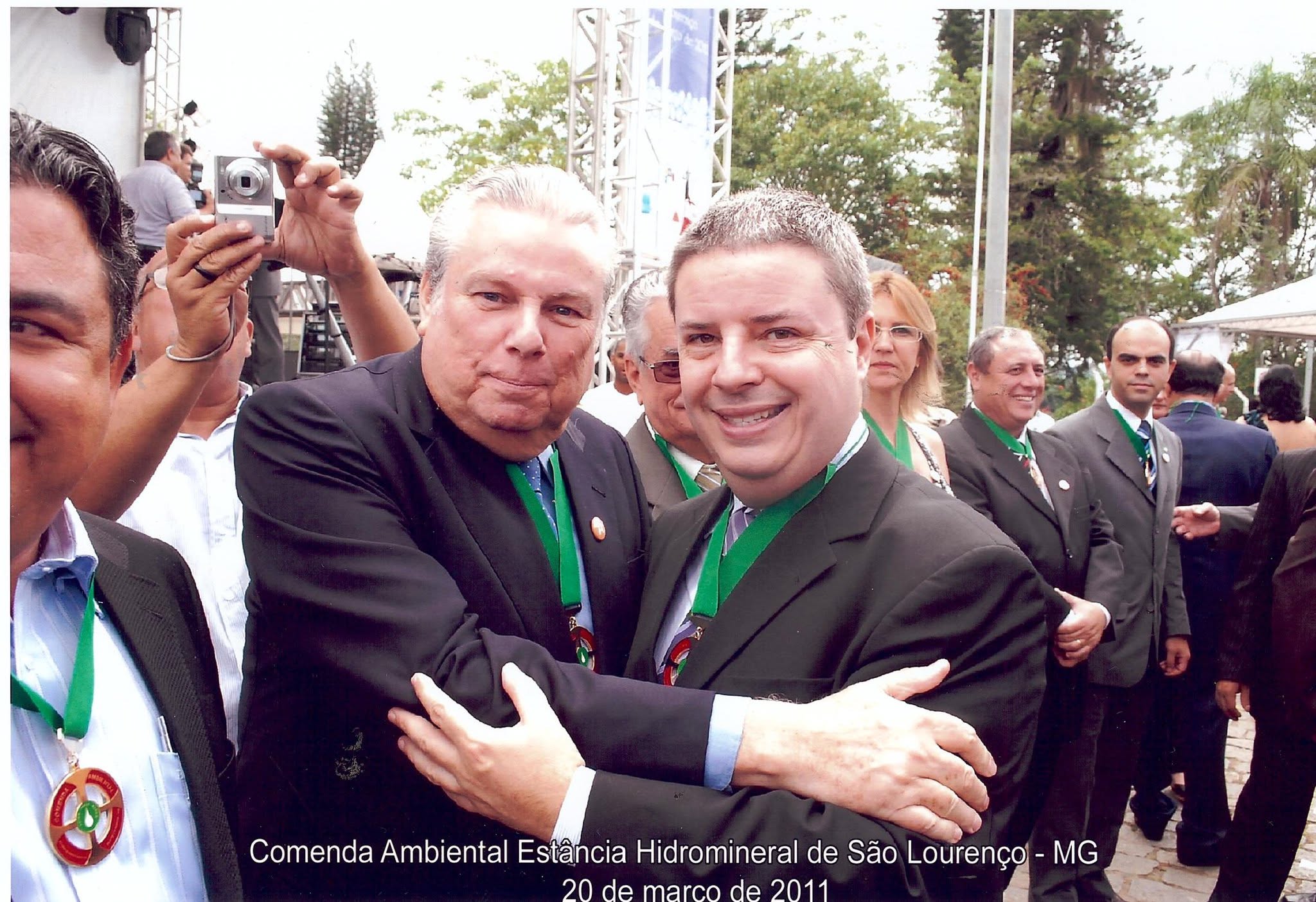 Aristóteles Drummond recebendo a Comenda Ambiental em São Lourenço, 2011